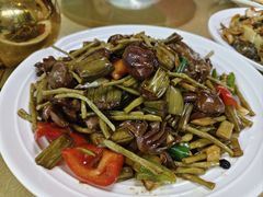 -老乡村美食农庄