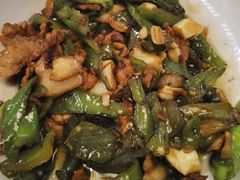 -阿瓦山寨·湘菜现炒·剁椒鱼头王(咸阳总店)