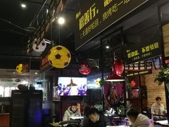 大堂-何师烧烤·香辣蟹·川菜·30年老品牌(太古里旗舰店)