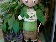 电梯口的木娃娃-山姆会员商店(亦庄创意生活广场店)