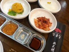 小菜碳生菜无限量-·缸桶屋·韩式牛肋条自助烤肉(西湖D11店)