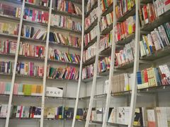 -钟书阁(松江泰晤士小镇店)