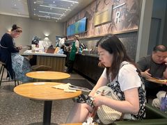 -星巴克臻选(周浦万达店)