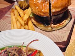 -三勾JJJ Burger&Coffee(梅溪湖店)