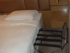 床边的行李凳-香港皇家太平洋酒店