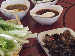-鲁朗纳麦石锅鸡庄园