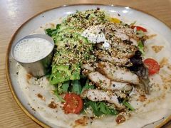 照烧鸡肉配牛油果拉法沙拉-HELLO 27 意面·沙拉·帕尼尼