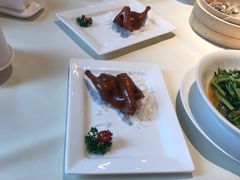 玻璃脆皮妙龄乳鸽-利苑酒家(华熙国际店)
