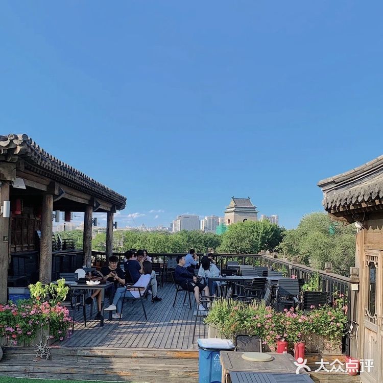 北平的秋天🍁，藏在这家绝美屋顶露台咖啡店☕️｜糖房咖啡