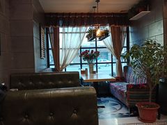 -愉肴麻辣香锅(中山路店)
