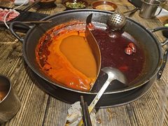番茄辣锅鸳鸯锅-冯校长老火锅(深圳总店)