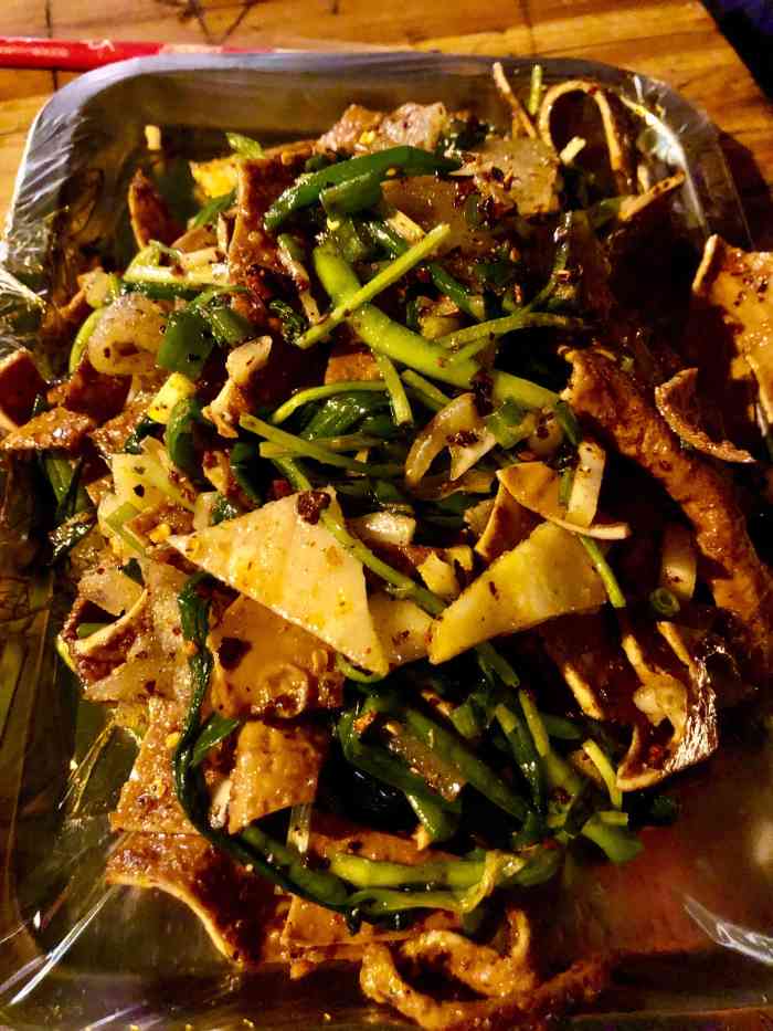 夜行者烧烤-"十二点来的时候去隔壁六指看了一下 排队实.