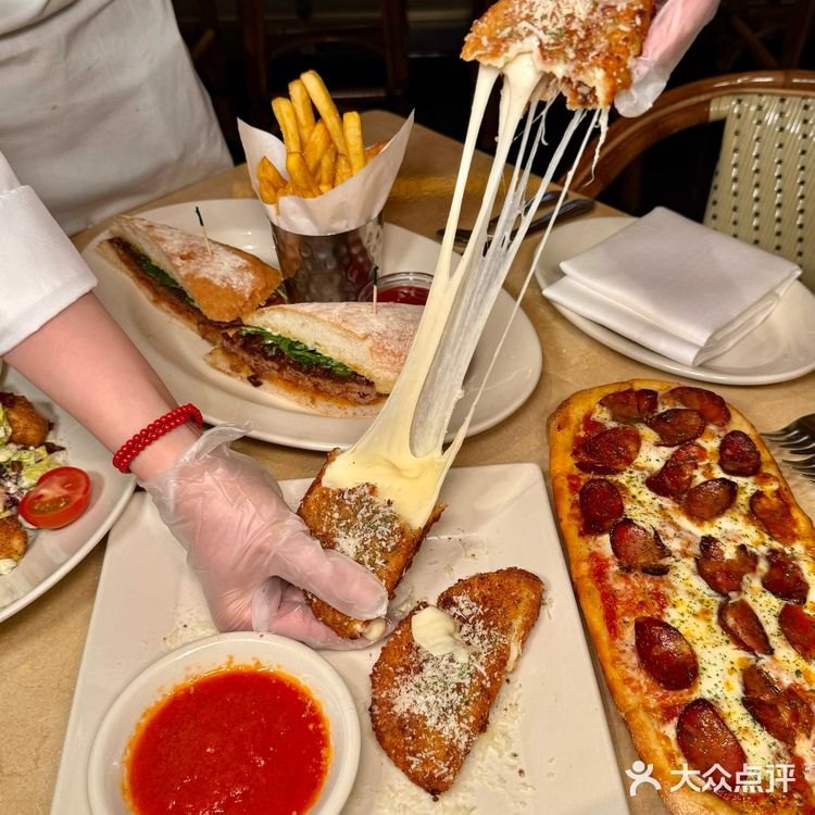 成都这么惊艳的美式西餐厅真不多了…
