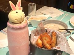 草莓奶昔配小兔冰激凌-西堤厚牛排(昆山店)
