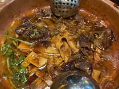 -虾弄弄海派小龙虾·牛羊蝎子火锅