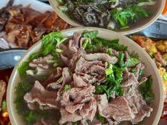 -大众跷脚牛肉馆·非遗传承单位(峨眉山店)