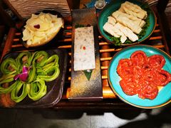 -老牌坊云南鱼豆花火锅(爱建店)