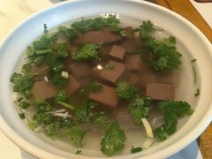 馋口鸭血汤-馋三尺蟹粉小笼(人民广场店)