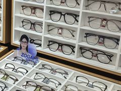 -美式眼镜·授权蔡司.依视路.尼康.豪雅.明月(人民广场店)