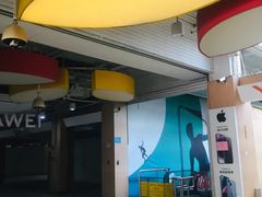 -卜蜂莲花-超市地下停车场