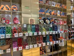 零售区-VENCHI 闻绮(上海佛罗伦萨小镇店)