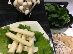 -东椰·海南椰子鸡火锅(朝阳门店)