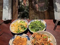 -Cuc Gach Quan Restaurant
