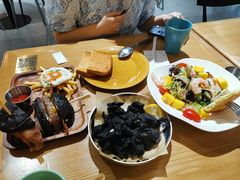 免费美式咖啡-HELLO 27 意面·沙拉·帕尼尼