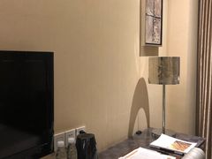 -昆明朗威酒店(昆明站火车站双桥夜市风情街店)