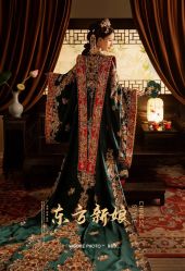 -雪中彩影婚纱摄影·微光艺术中心