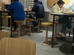 大堂-麦当劳(百联西郊购物中心店)