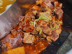 秘制鲜牛腩鸳鸯锅-今日炊牛·潮汕牛肉火锅(华采天地店)