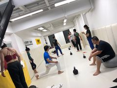 -菠萝格斗巴西柔术训练馆