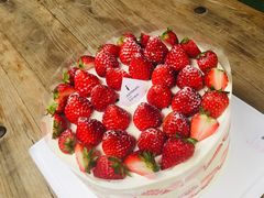 招牌红丝绒草莓裸蛋糕-艾加柒克蛋糕茶歇甜品台(春熙路店)