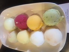 -莓园冰淇淋店