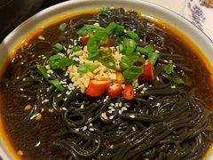 酸辣蕨根粉-蛙蛙叫干锅年代(簋街总店)