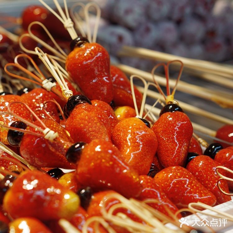 网红街头小吃🍓冰糖小串,逛吃的快乐