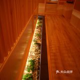 牛眼肉和五花肉肥瘦相间，经服务员的烤炙，香气扑鼻