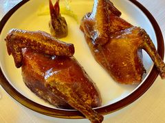 玻璃皮烤乳鸽-富力丽思卡尔顿酒店·丽轩中餐厅