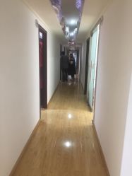 -觅白婚纱礼服馆