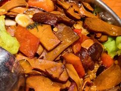 -老滇山寨•云南特色菜•地方菜•民族风情歌舞表演(金碧店)