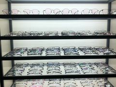 -LOGO眼镜·蔡司品牌折扣店(龙华清湖店)