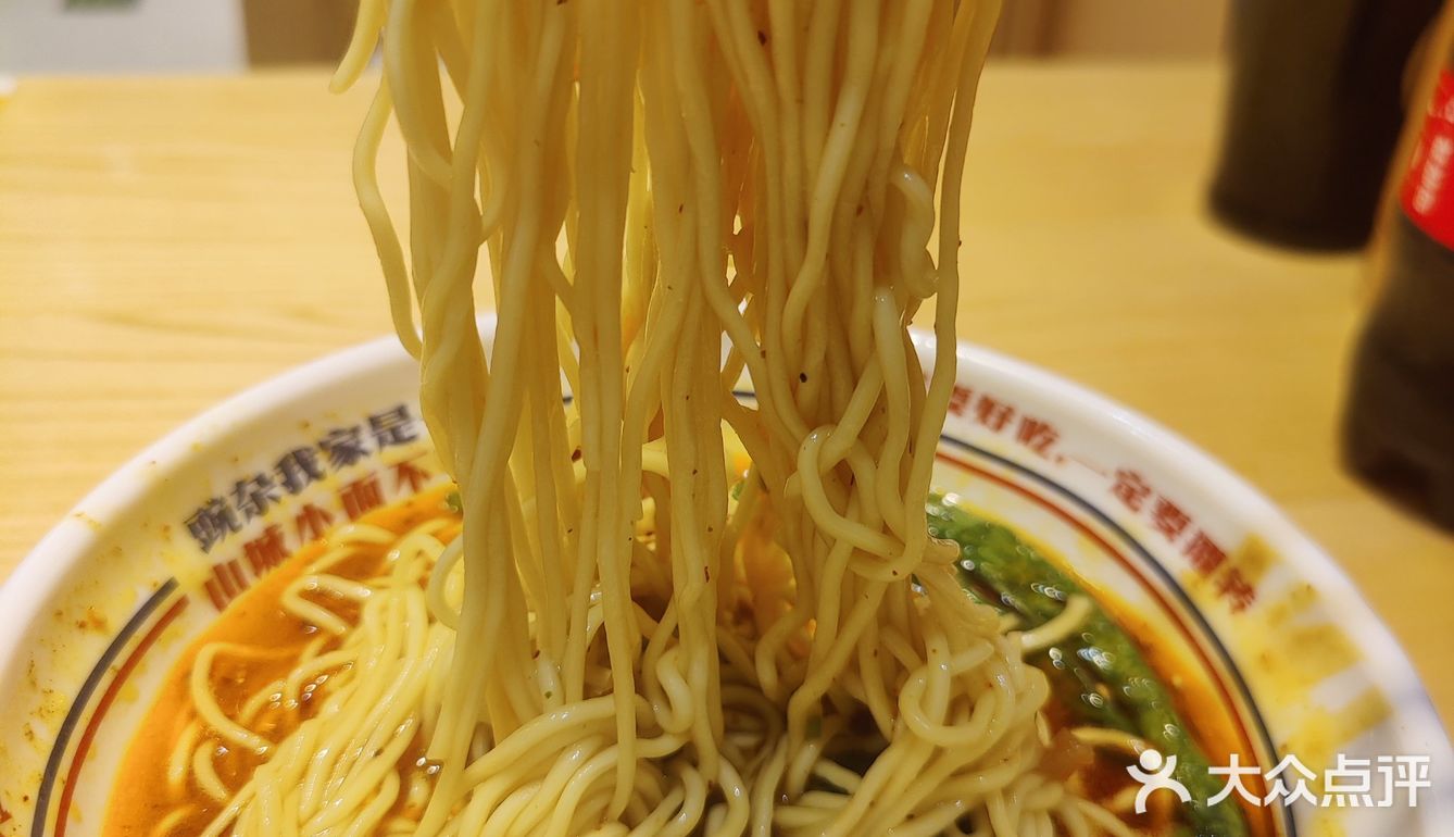 照亮夜晚的老式招牌！藏在巷子深处的美味！