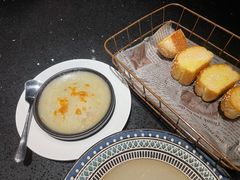 软香黄油面包佐芝士焗菌菇酱-西堤厚牛排(国瑞店)