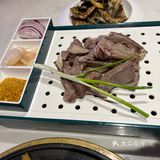 招牌新疆大盘鸡大盘鸡很大份，两个人吃都吃不完