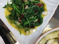 -石磨豆花家常菜·牦牛排土火锅