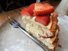 椰子草莓蛋糕-Wagas沃歌斯(合生汇店)