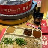 这家烤肉还挺火🔥