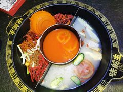 牛油骨汤番茄三味锅-味舵主重庆火锅(邓尉路店)