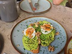 牛油果煮蛋吐司-RAC BAR(安福路店)